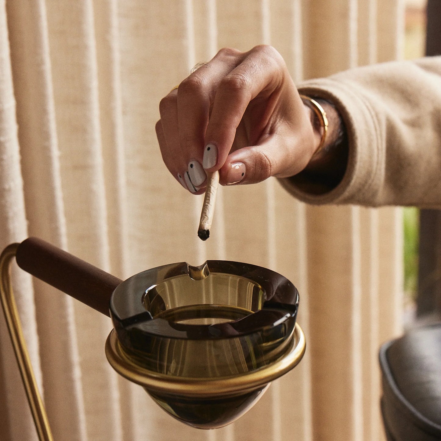 Glassy Standing Ashtray - Brown